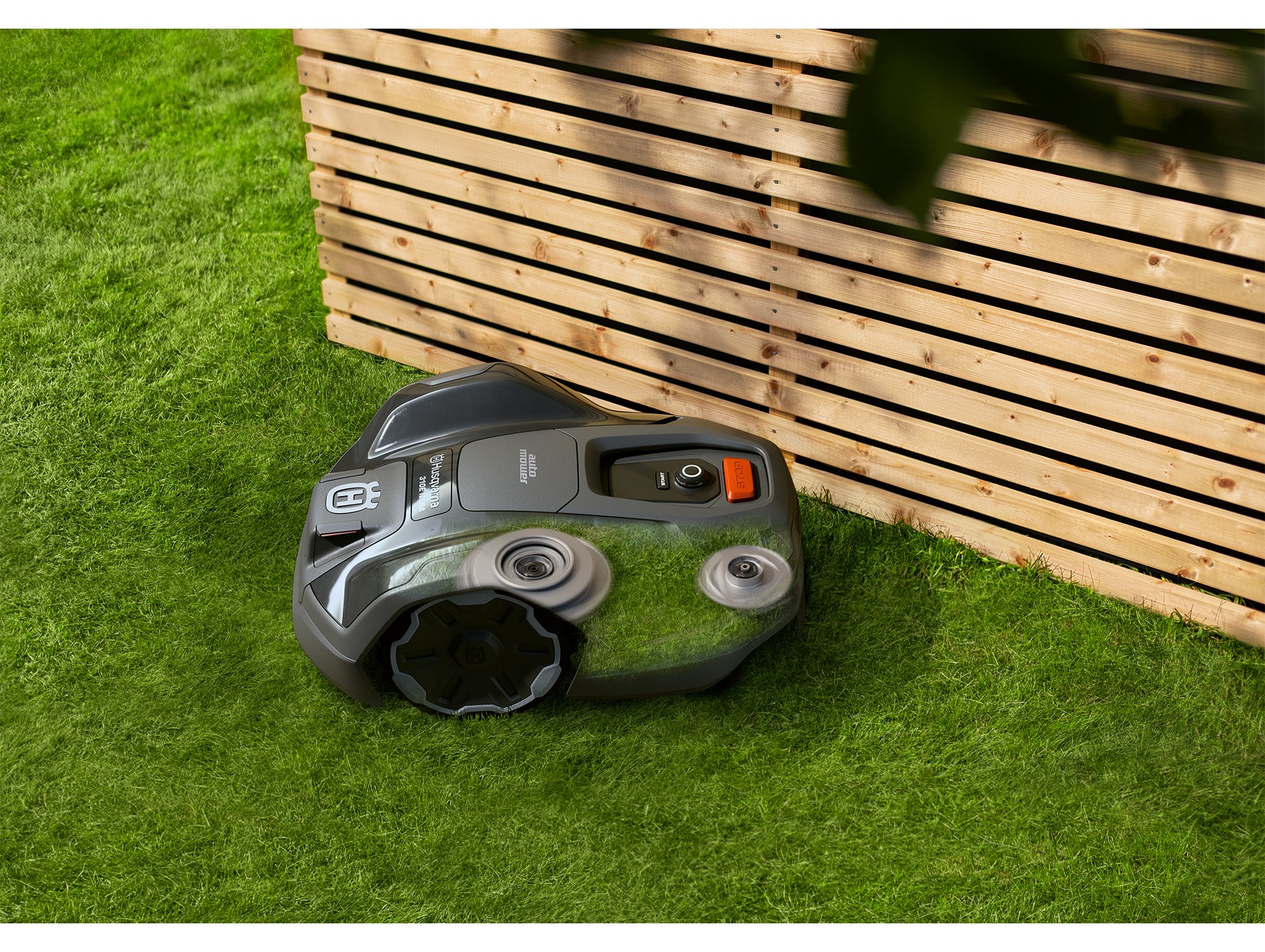 Robot tondeuse HUSQVARNA Automower 305XE NERA l.22cm